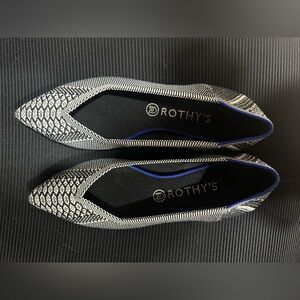 Rothy’s Shoes Women's size 9 black/white Knit Pointed Toe Slip On Flats stretchy